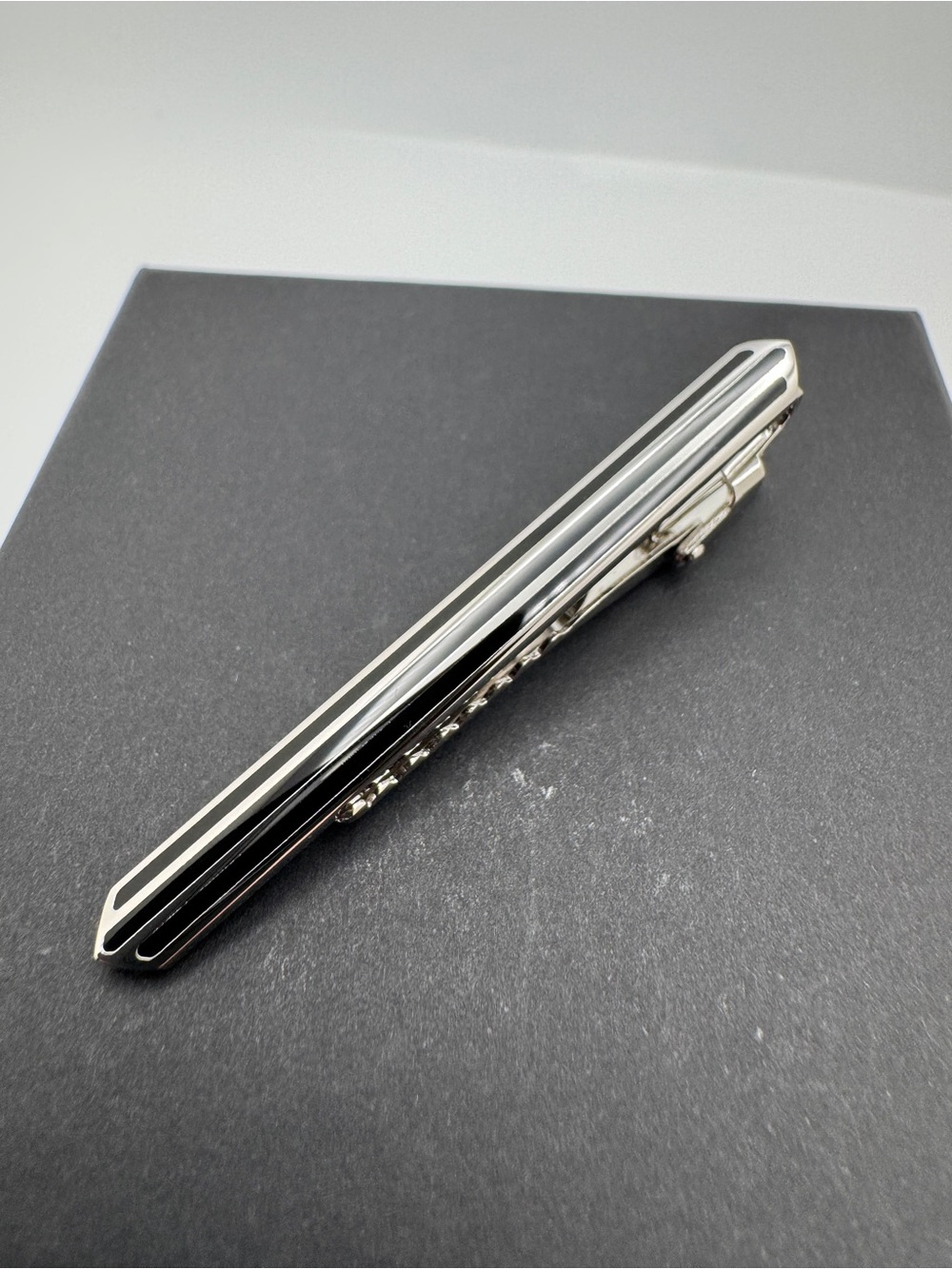 NWOT Burberry Silver and Black Striped Tie Clip - Picture 5 of 13